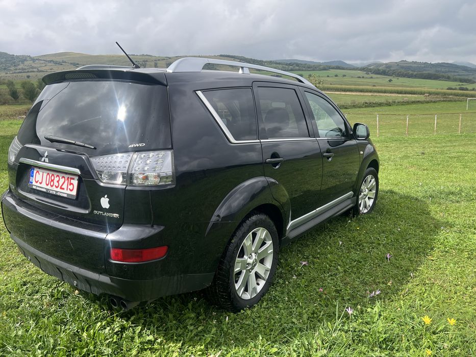 Vand mitsubishi outlander 7 locuri!!