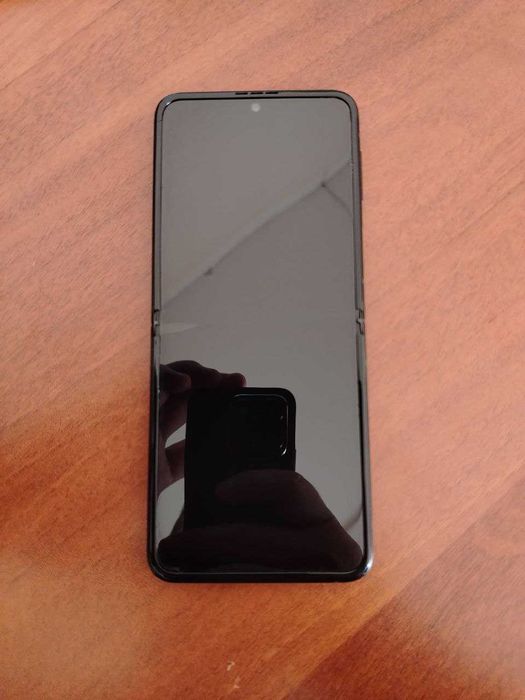 Продаётся Samsung Galaxy Z Flip 3, чёрный цвет