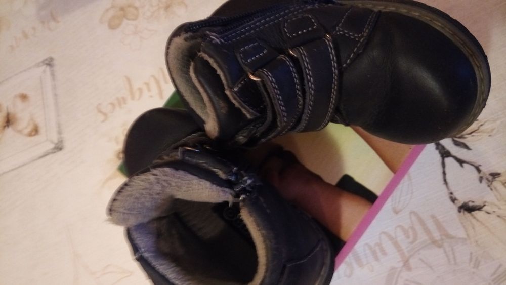 Продавам детски зимни боти за момче