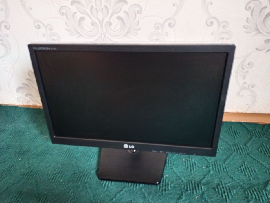 Monitor LG 19 LED srochna sotladi