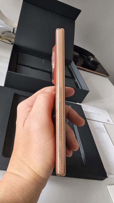 Vând Honor Magic V3 impecabil Reddish Brown