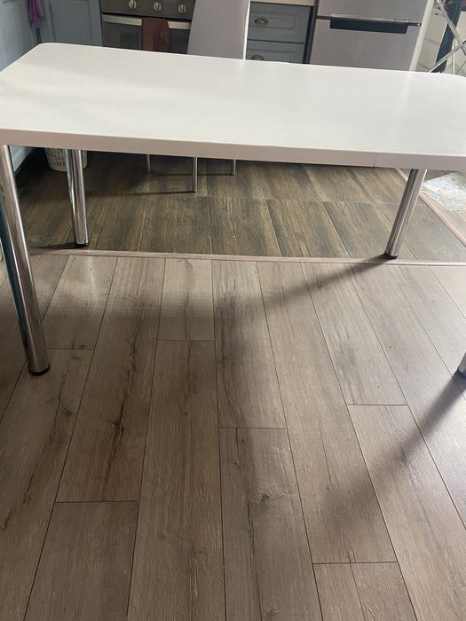 Стол кухонный белый