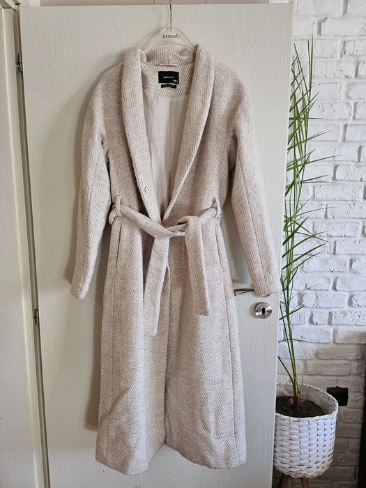 Дамско палто в бежав цвят