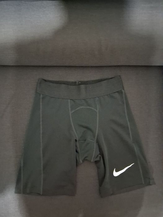 Pantaloni scurți mulați