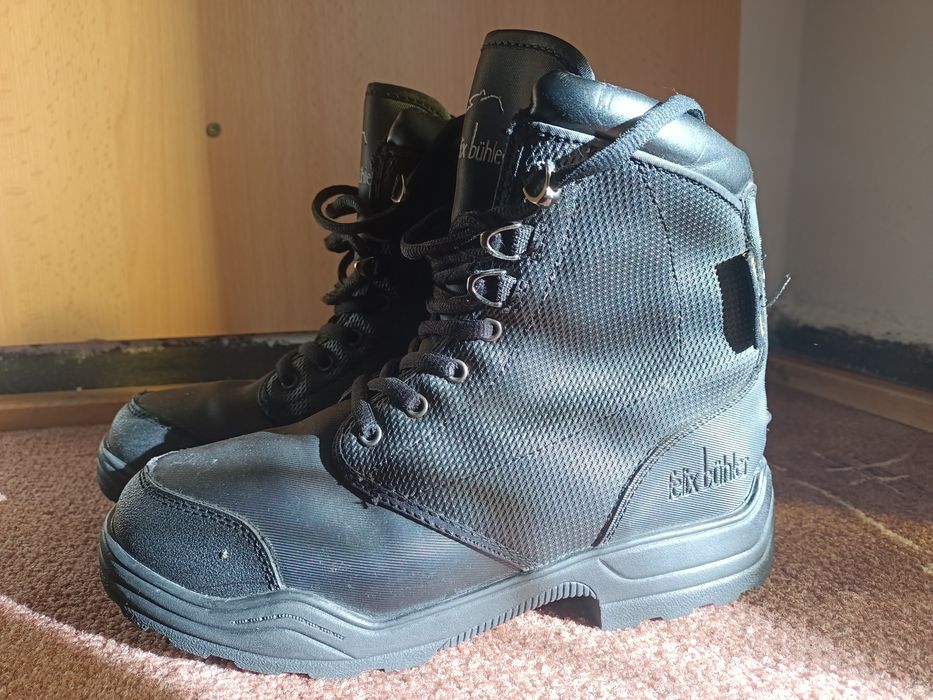 Vând bocanci Felix Bühler