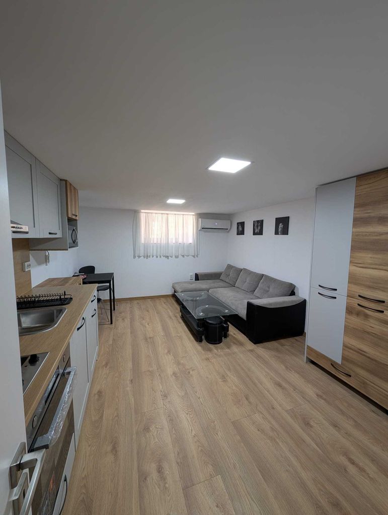 Дава се под наем Едностаен апартамент в Варна, Център - 30 кв.м за 350 € - Снимка #6