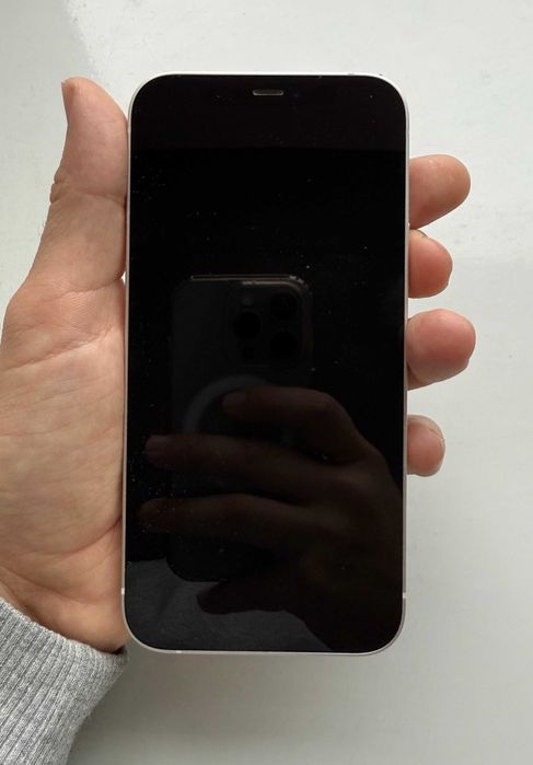 iPhone 12 128GB Бял - Отлично състояние, отключен, с кутия