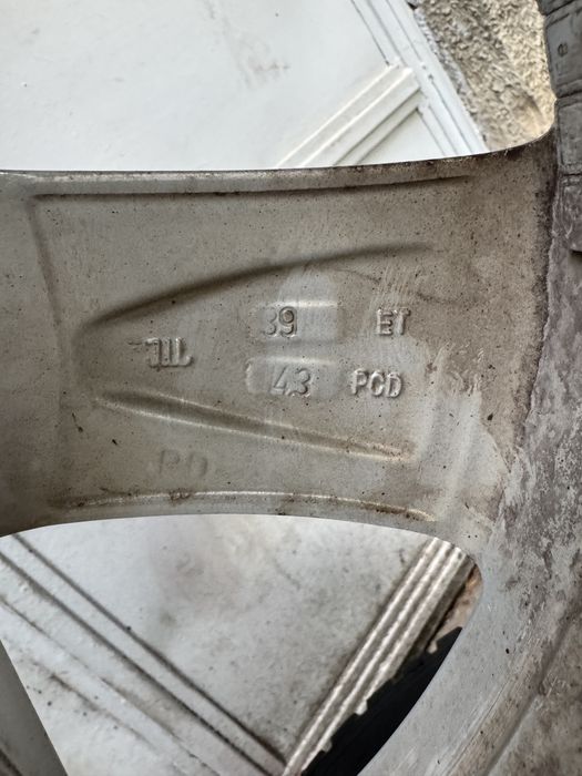 Set jante Dezent echipate cu Michelin de iarna pentru Toyota Rav4