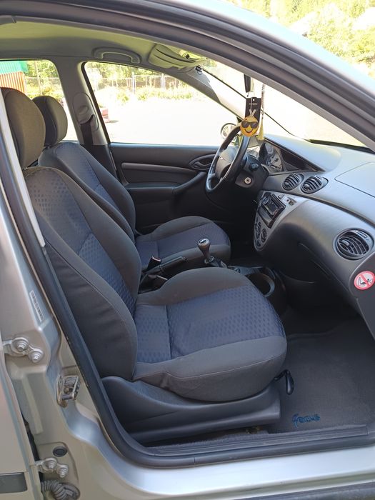Vând Ford focus din 2001