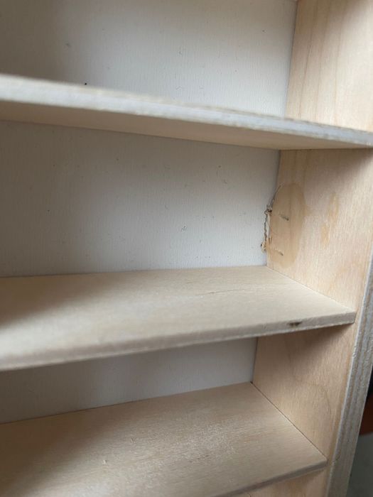 Нов, дефектен Дървен рафт за съхранение на колички - 90 отделения