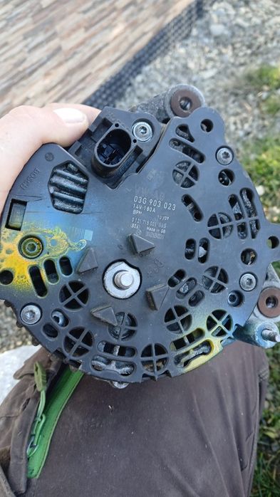 Se vinde Alternator Pasat B6