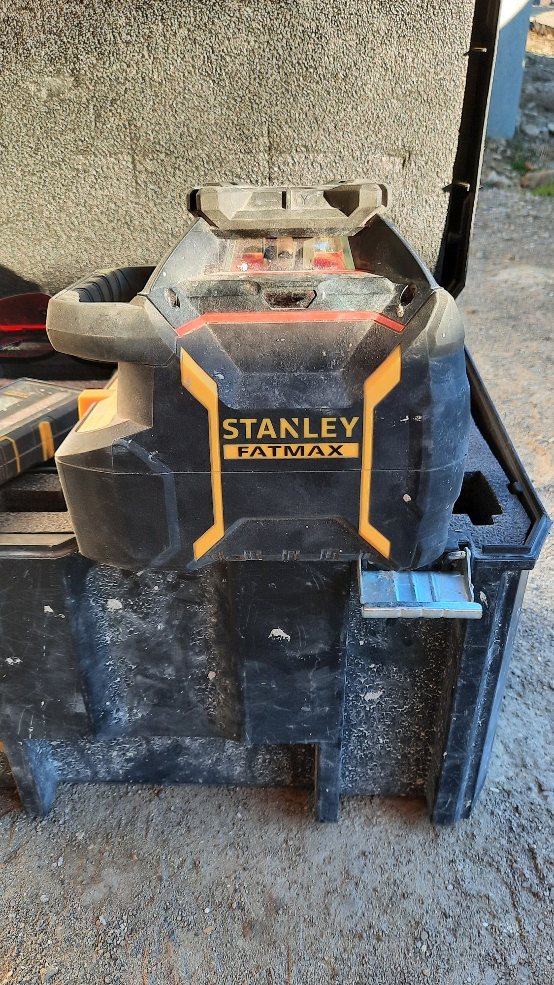 Vând laser Stanley Fatmax