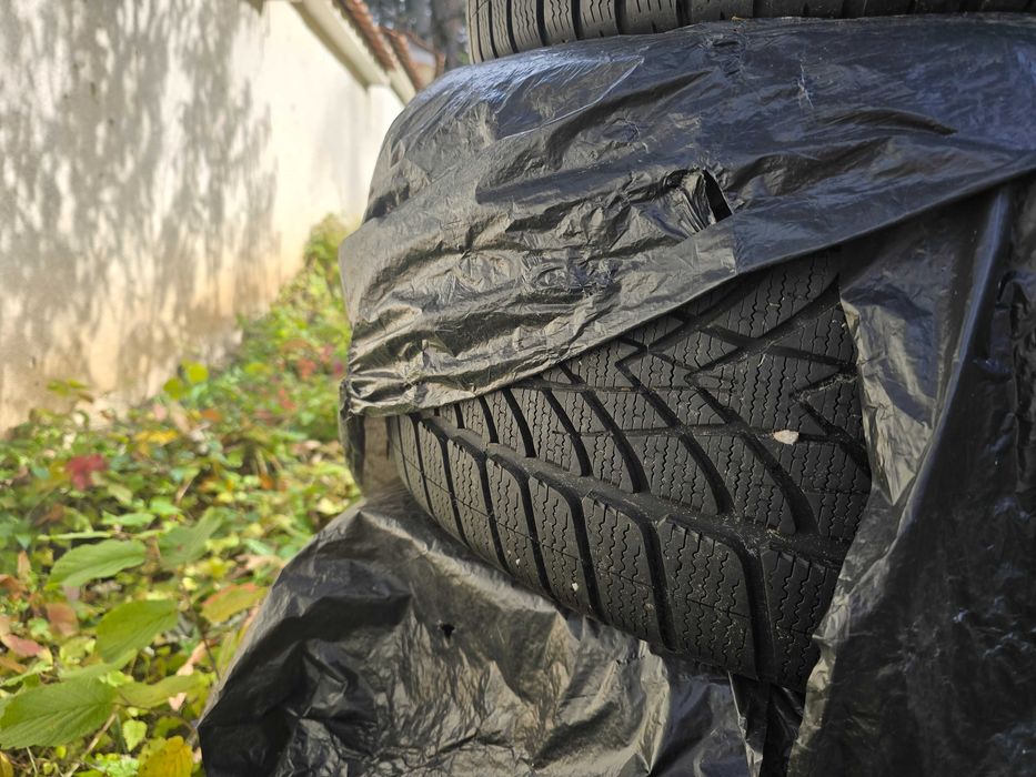 Гуми зимни 275/30R21 (нови)