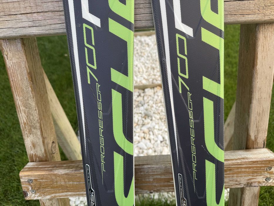 Pachet ski Fischer adult (skiuri, legaturi si bete), clapari Nordica