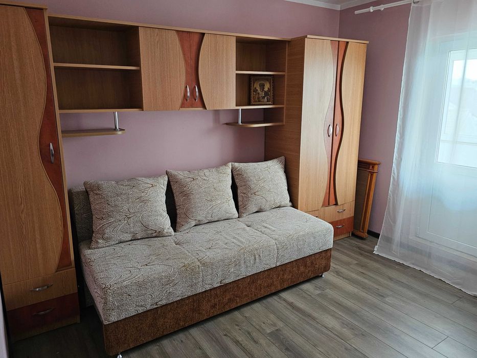 Închiriez apartament cu 3 camere