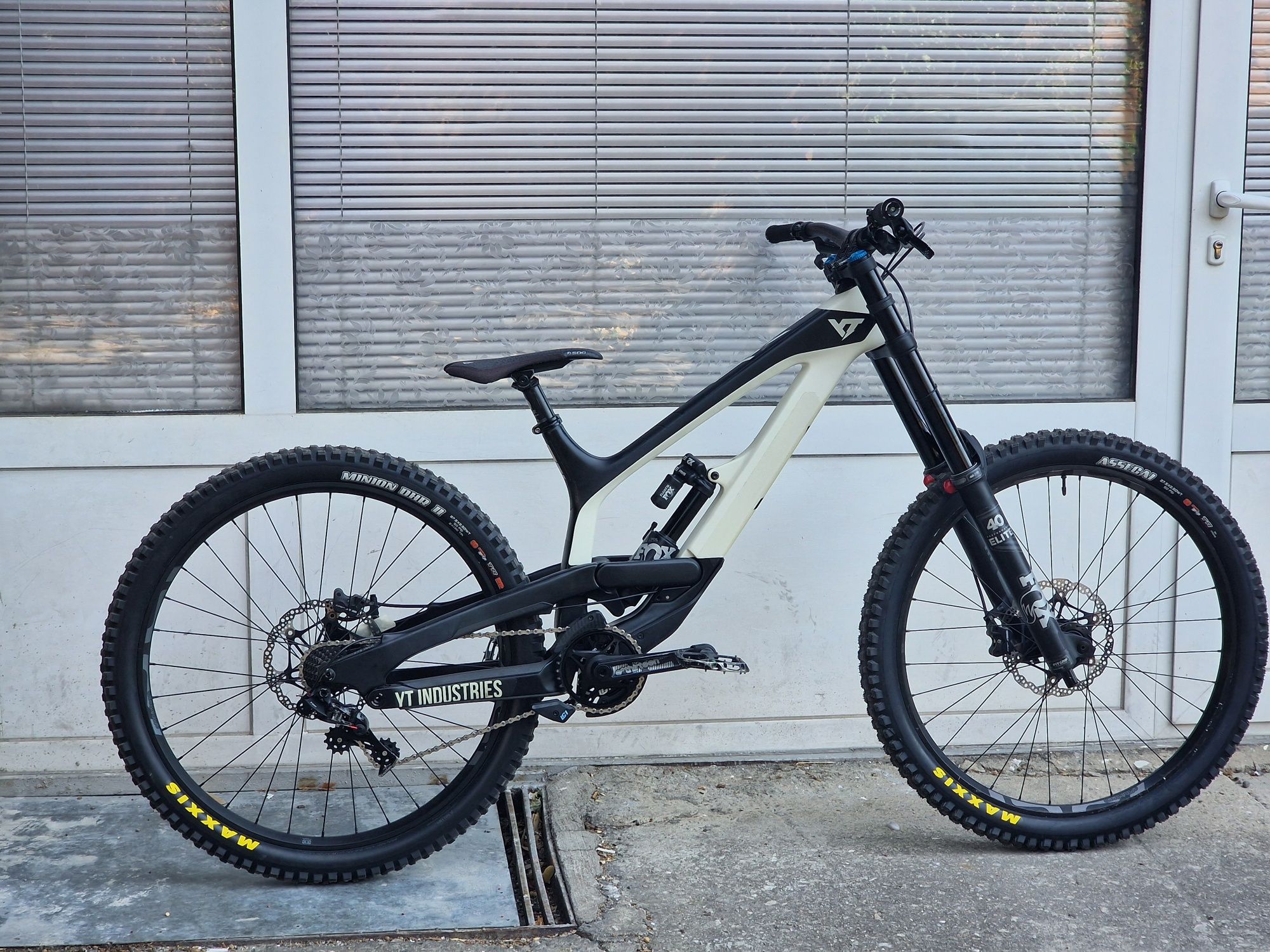 Велосипед YT Tues CF Pro 2019 M/L НОВ