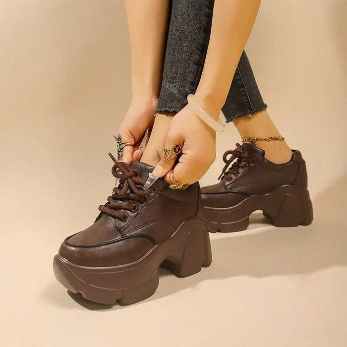 Дамски обувки с връзки