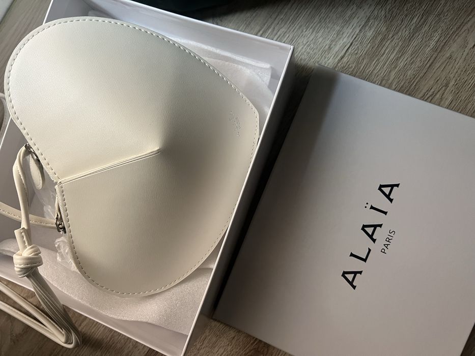 Бяла дамска чанта бяло сърце