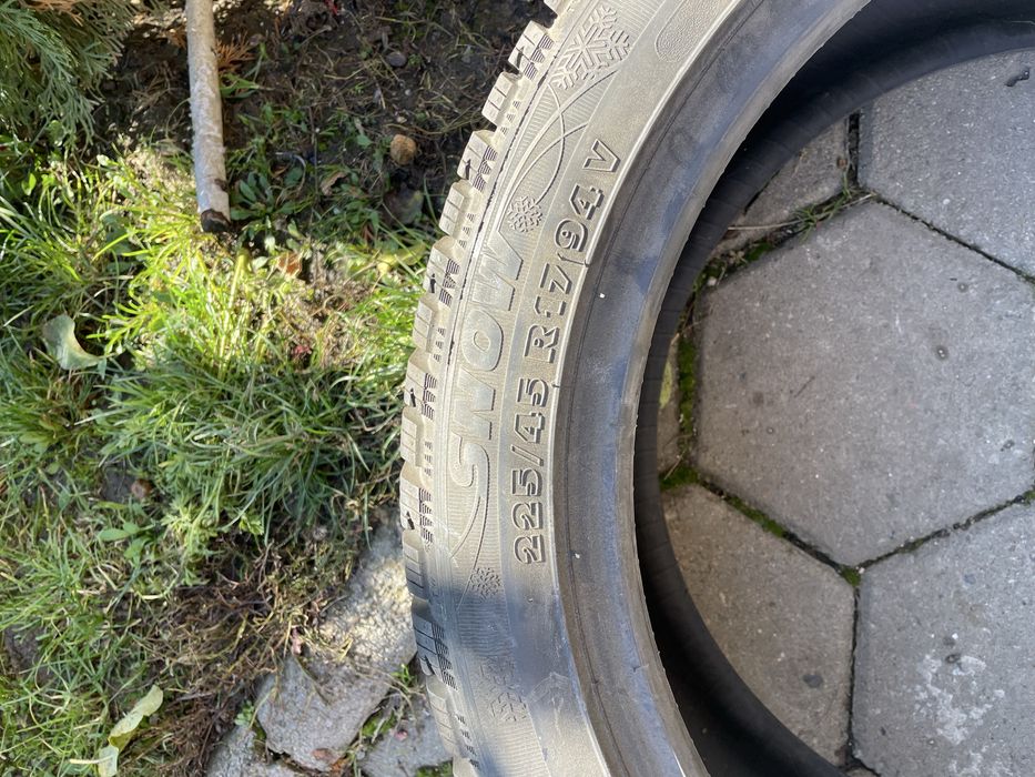 Vand doua anvelope iarna