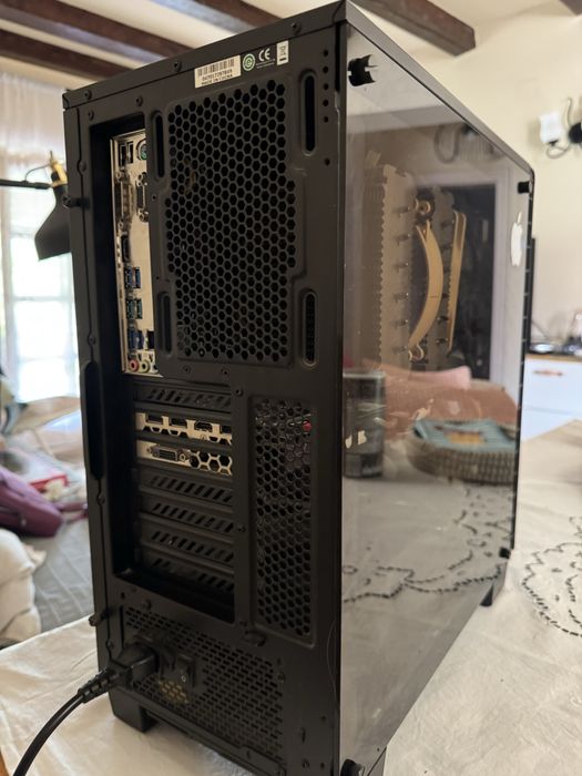 Le dau si separat : Pc gaming impreuna cu monitor si tastatura