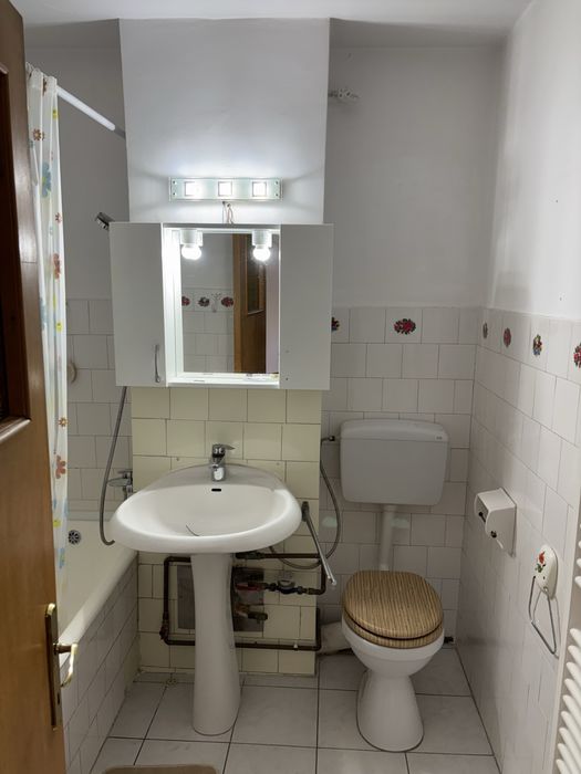 Apartament cu 3 camere de inchiriat+ parcare inclusa in pret, Podgoria