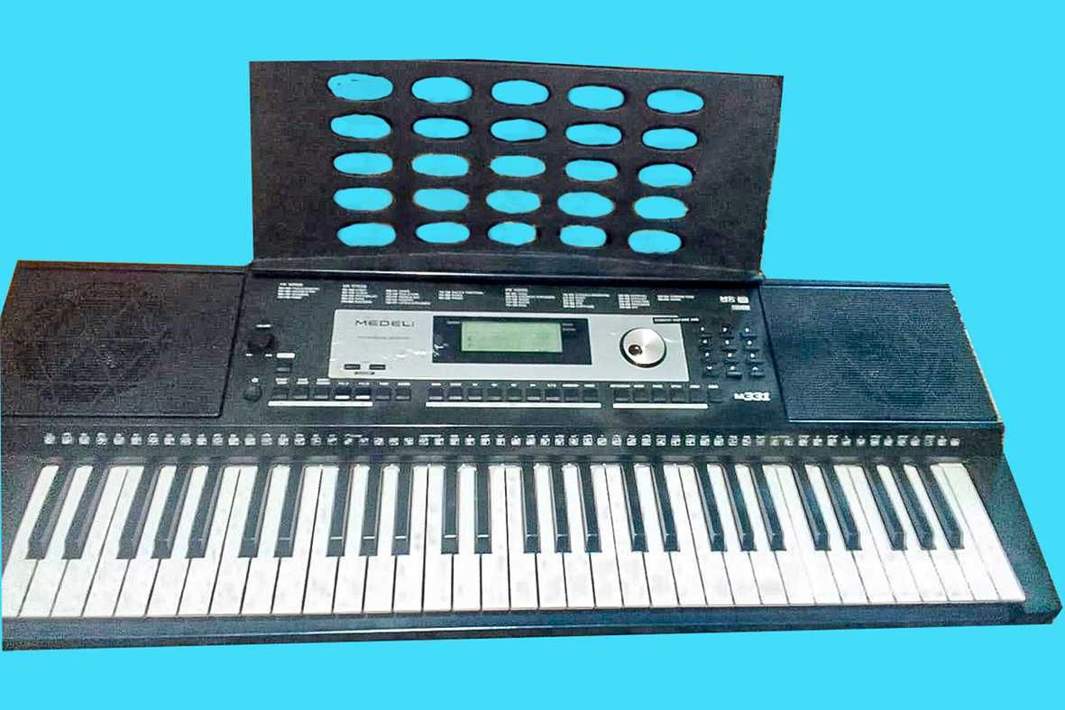 Продам cинтезатор "MEDELI - m 331"