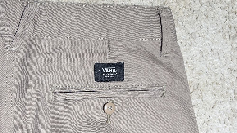 Добре запазени панталони VANS