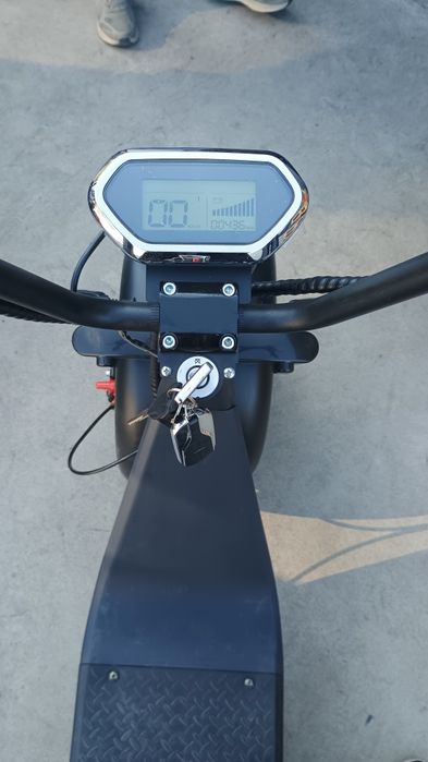 Vind scuter electric HARLEY 1 puțin folosit garanție