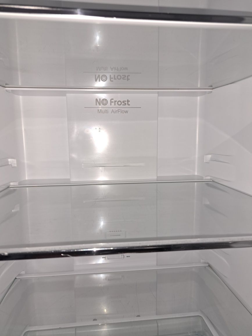Хладилник с фризер Scandomestik 290 литра No Frost