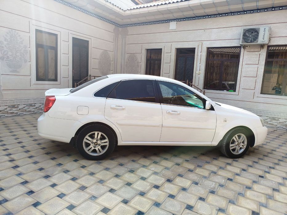 Lacetti oq rangli 2011 yil