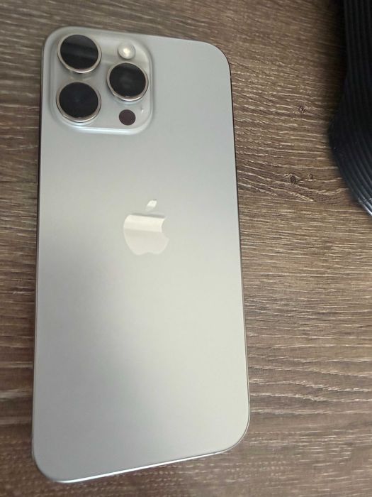 IPhone 16 Pro max - 256 GB- телефонът е на 11 месеца- 96 % - батерия !