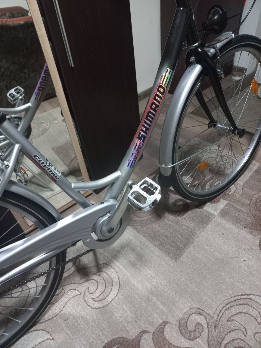 Vând bicicleta cu roti de 28