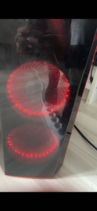 Vând pc gaming+ 2 monitoare