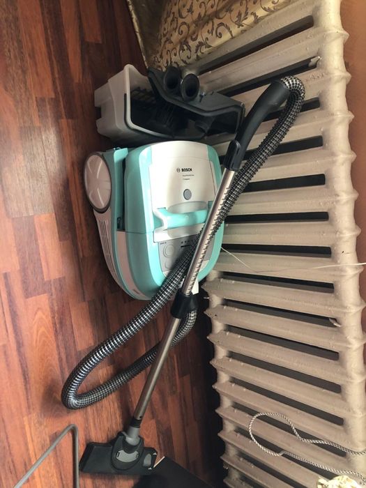 Моющий пылесос Bosch BWD420HYG