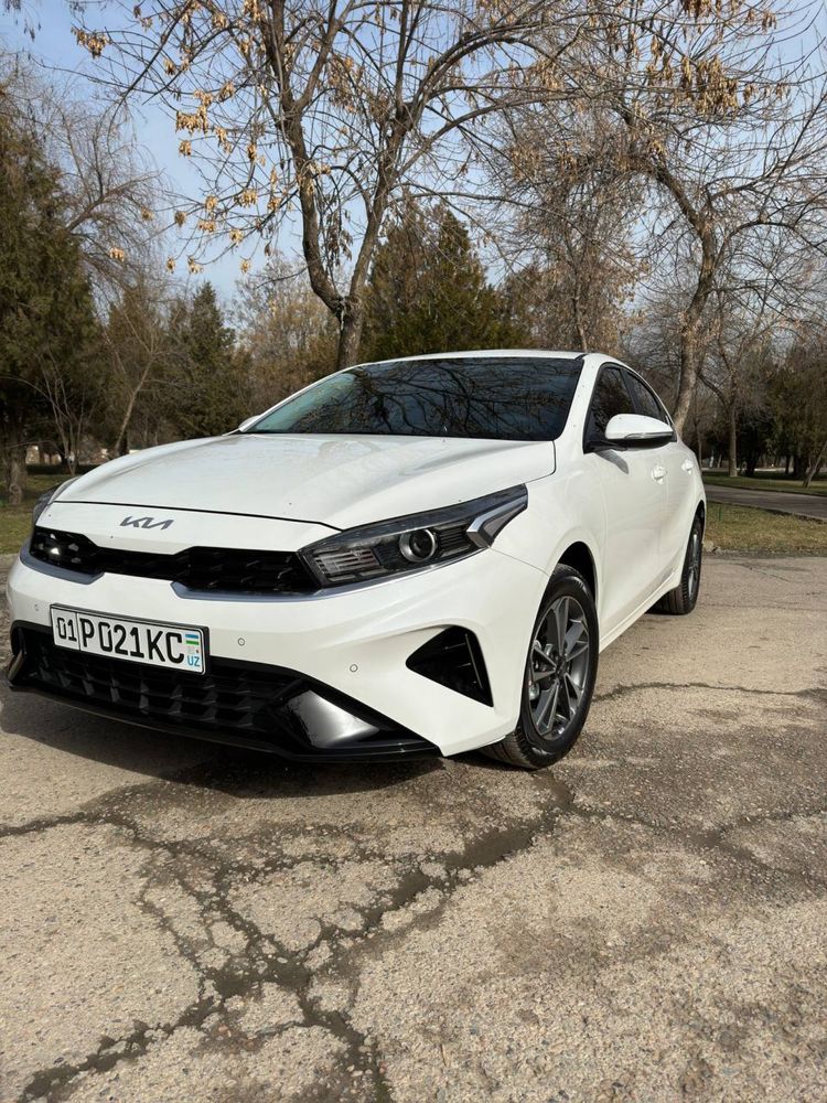 KIA Cerato avtomat Lux 2 pazitsiya srochno sotiladi