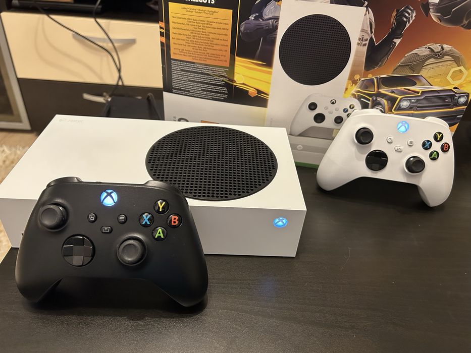 Xbox Series S 512GB – Stare Foarte buna + 2 Controllere