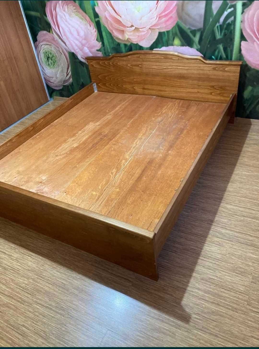 Спалня от масивно дърво