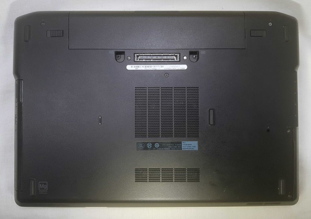 Laptop DELL i5 tastatura luminata cu incarcator si geanta transport