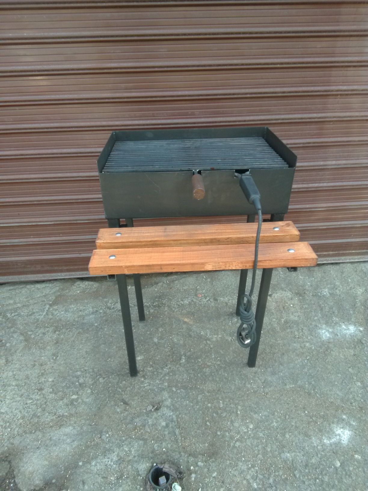 Комбинирано барбекю - на дървени въглища и ток!