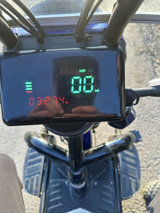 Vând triciclu electric rdb