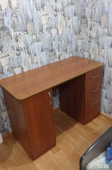 Продам стол с полками. Ученическиц