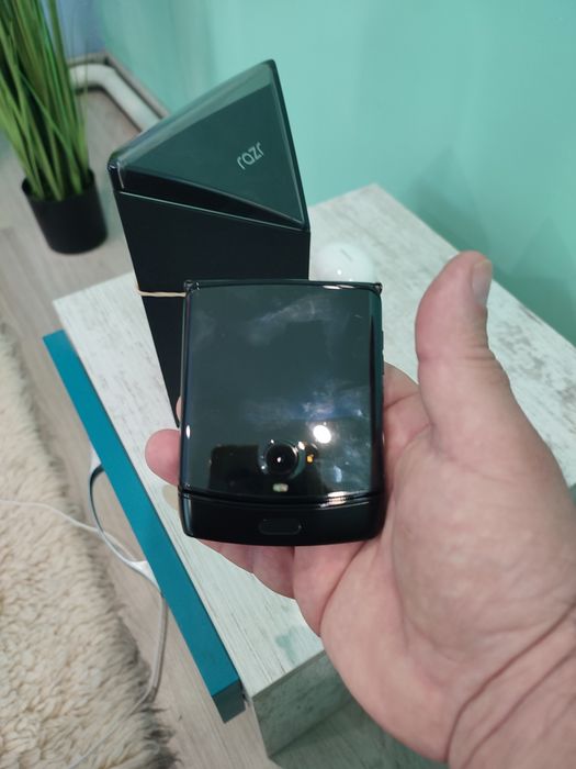 хауей 5 про 500лева и Моторола раз за 700 лева