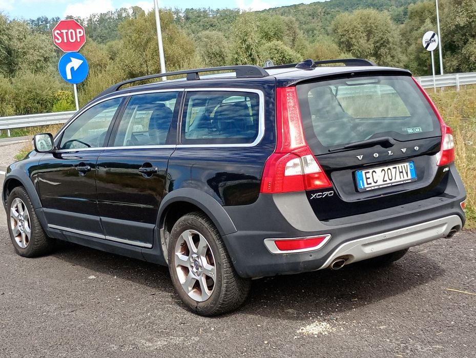 Vând Volvo XC70 4WD 2.4diesel 205cp automat SUMUM