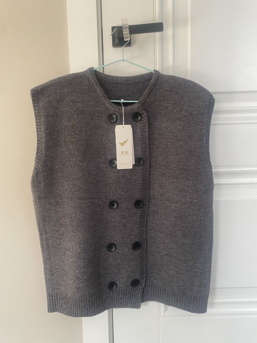 Продается трикотажный жилет