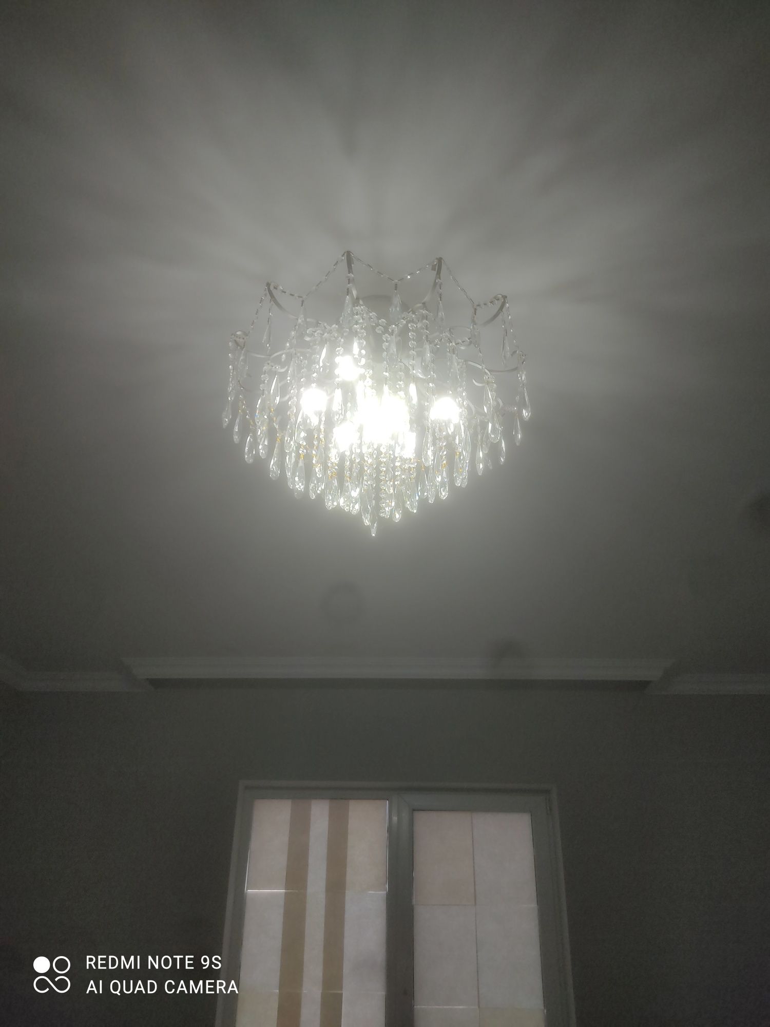Продается люстра.