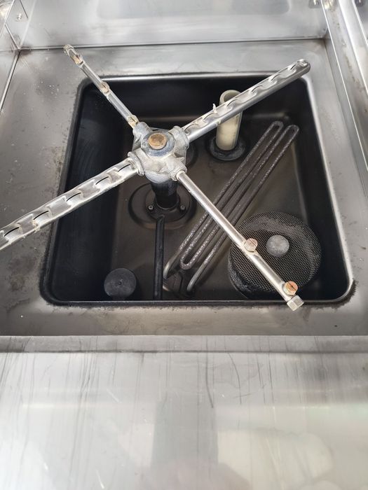 Подбарова чашомиялна -- Италия