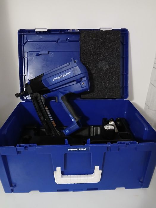 Pistol de bătut cuie pe gaz în beton și oțel RAWLPLUG R-SC40ii, ca NOU