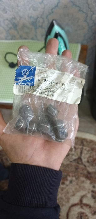 Сальники для мерса 102 2*3