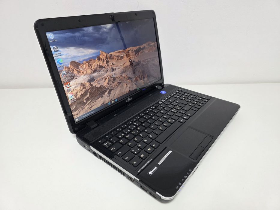 Laptop Fujitsu PRO 15.6 i7 ssd MADE IN GERMANY