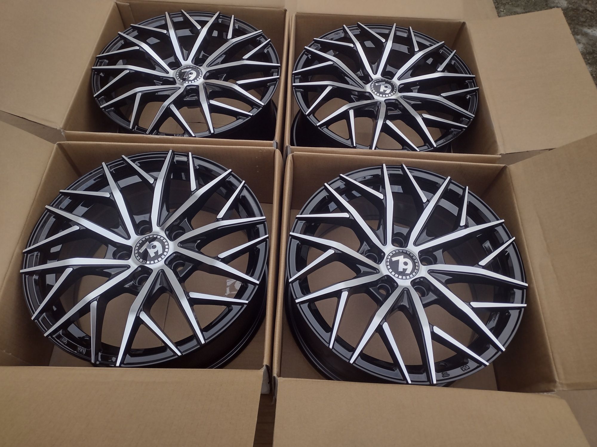 Jante Nissan pe R16 Noi - Bicolore cu 5 x 114.3 R16 Negru Crom